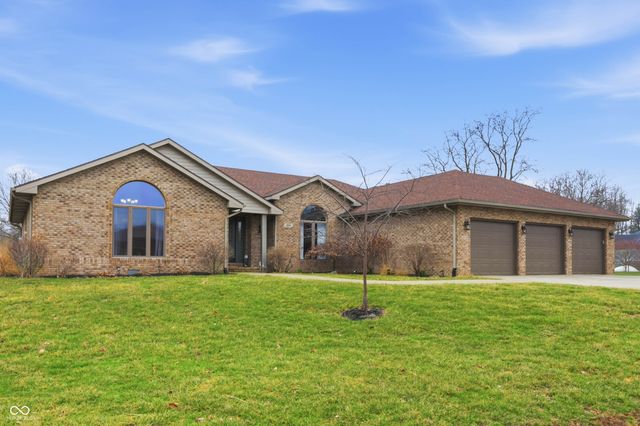 209 N Copperwood Court, Muncie, IN 47304