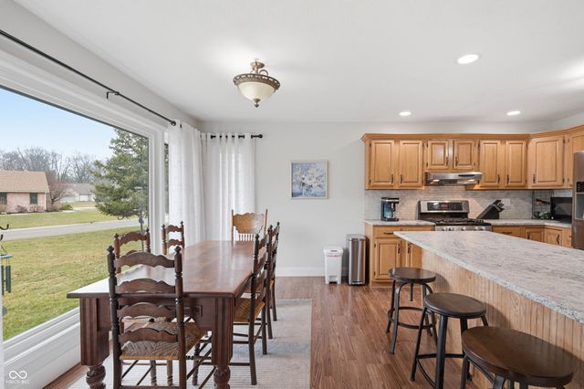 209 N Copperwood Court, Muncie, IN 47304