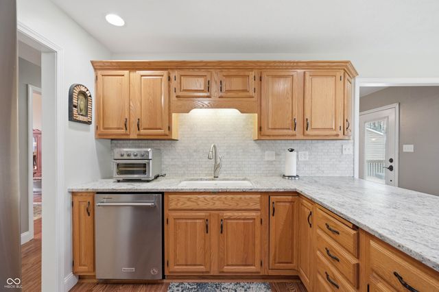 209 N Copperwood Court, Muncie, IN 47304