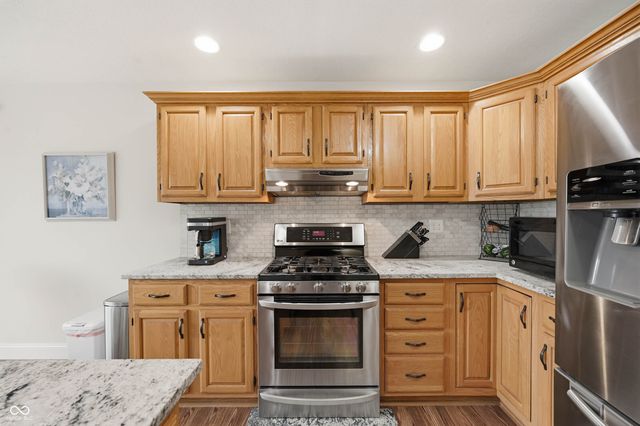 209 N Copperwood Court, Muncie, IN 47304