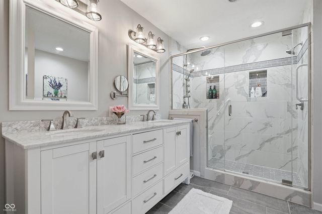 209 N Copperwood Court, Muncie, IN 47304