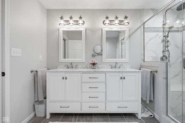 209 N Copperwood Court, Muncie, IN 47304