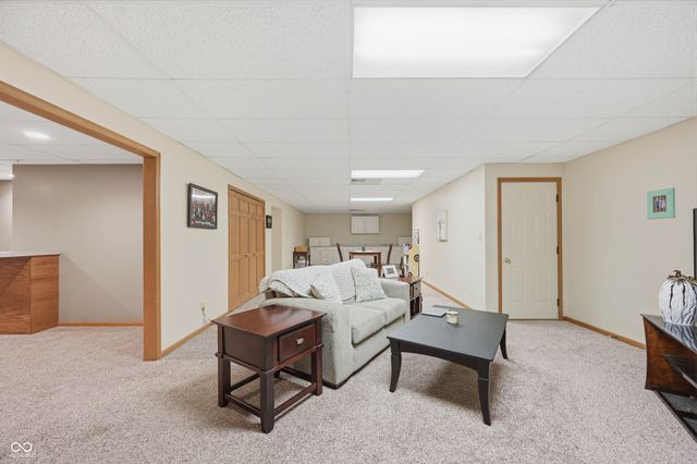 209 N Copperwood Court, Muncie, IN 47304