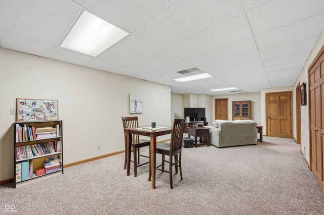 209 N Copperwood Court, Muncie, IN 47304