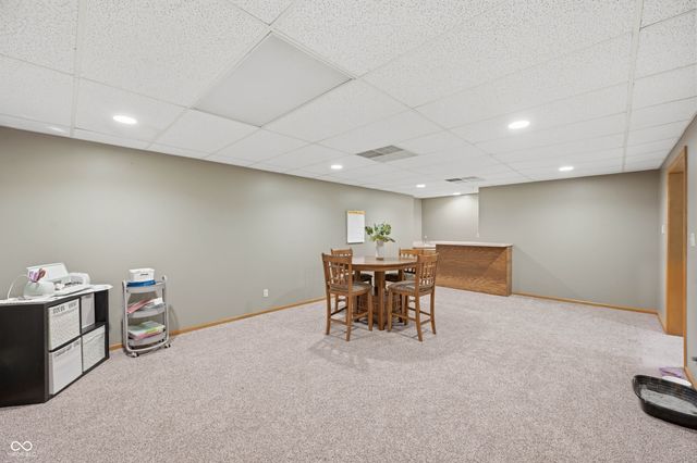 209 N Copperwood Court, Muncie, IN 47304