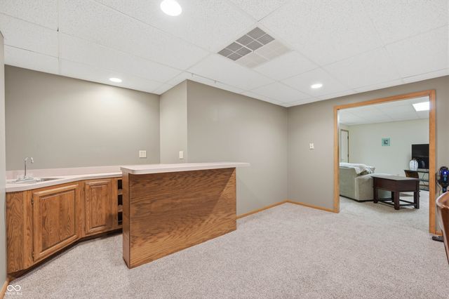 209 N Copperwood Court, Muncie, IN 47304