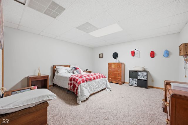 209 N Copperwood Court, Muncie, IN 47304