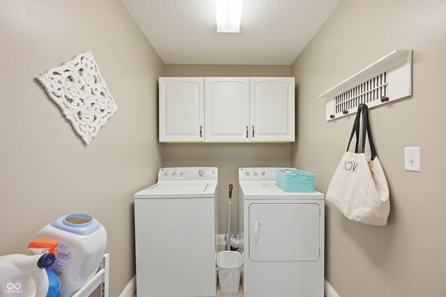 209 N Copperwood Court, Muncie, IN 47304