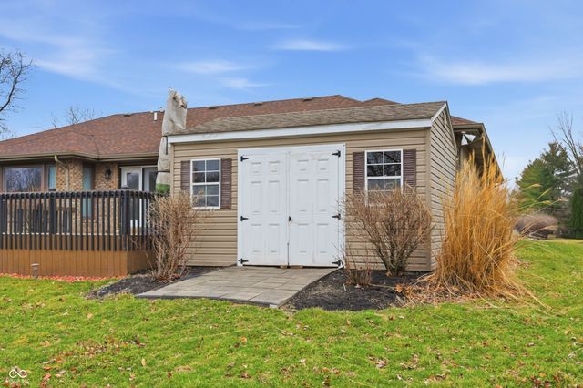 209 N Copperwood Court, Muncie, IN 47304