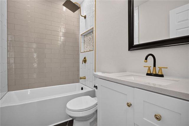 2904 NE Parvin Road, Kansas City, MO 64117