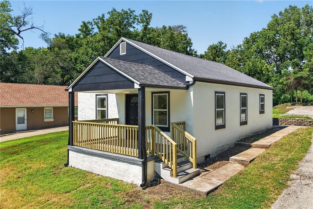 2904 NE Parvin Road, Kansas City, MO 64117