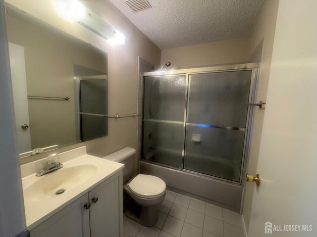 20 Denise Drive, Edison, NJ 08820