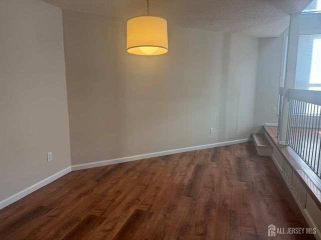 20 Denise Drive, Edison, NJ 08820