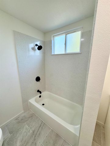 254 W 3rd St, Stockton, CA 95206