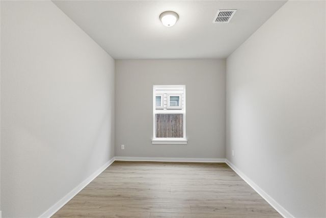 101 Greinert DR, Taylor, TX 76574
