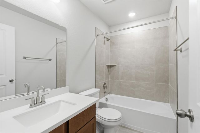 101 Greinert DR, Taylor, TX 76574