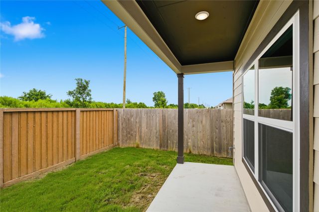 101 Greinert DR, Taylor, TX 76574