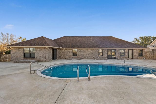 1505 Jane Lane, West, TX 76691