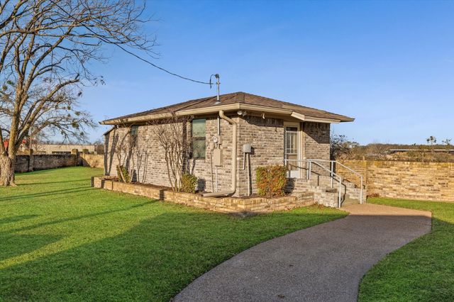 1505 Jane Lane, West, TX 76691