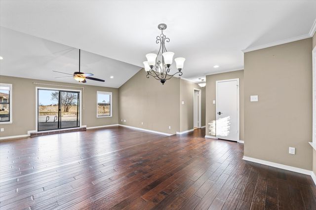 1505 Jane Lane, West, TX 76691