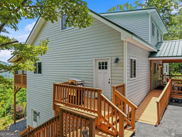 557 Walnut Grove Lane, Tiger, GA 30576