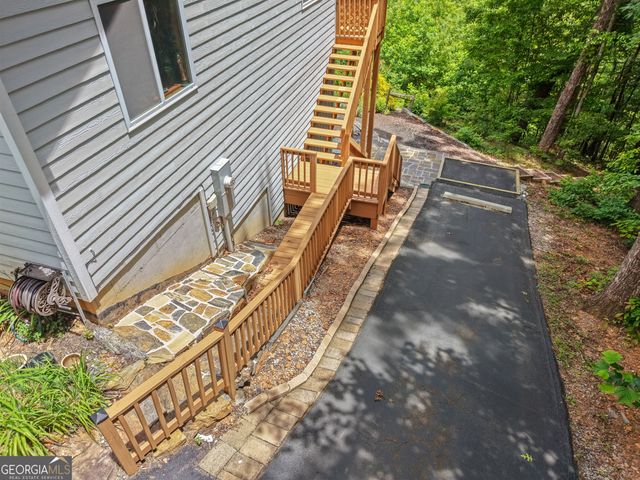557 Walnut Grove Lane, Tiger, GA 30576