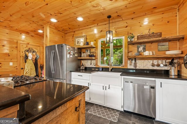 557 Walnut Grove Lane, Tiger, GA 30576
