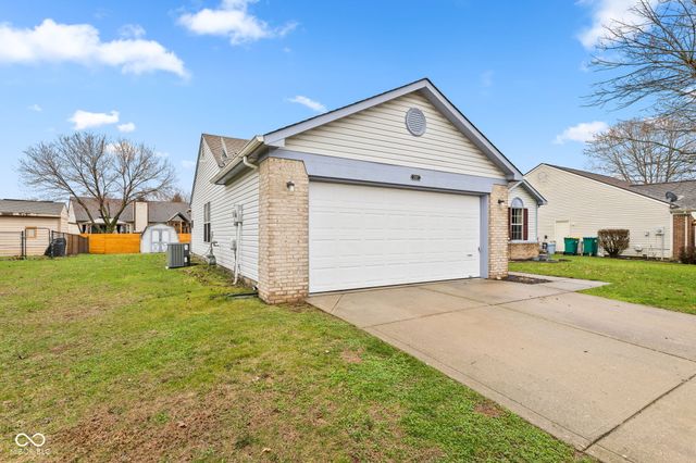 202 Pineview Drive, Mooresville, IN 46158