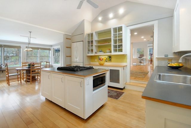 15 Martin St, Acton, MA 01720