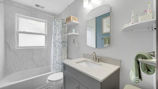 1330 W 1st Place, Hobart, IN 46342