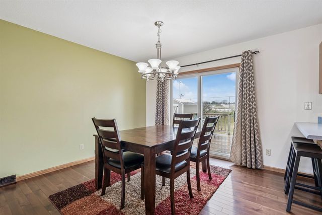 929 Barnett Drive, Cedar Falls, IA 50613