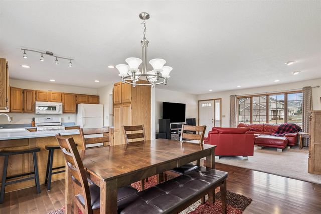 929 Barnett Drive, Cedar Falls, IA 50613