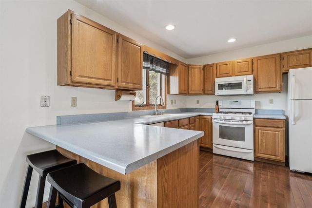 929 Barnett Drive, Cedar Falls, IA 50613