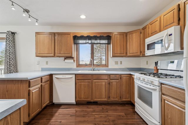 929 Barnett Drive, Cedar Falls, IA 50613