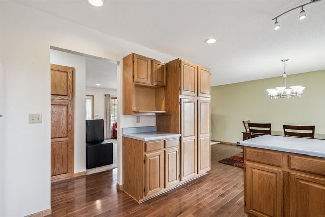 929 Barnett Drive, Cedar Falls, IA 50613