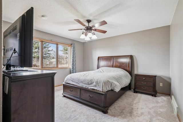 929 Barnett Drive, Cedar Falls, IA 50613