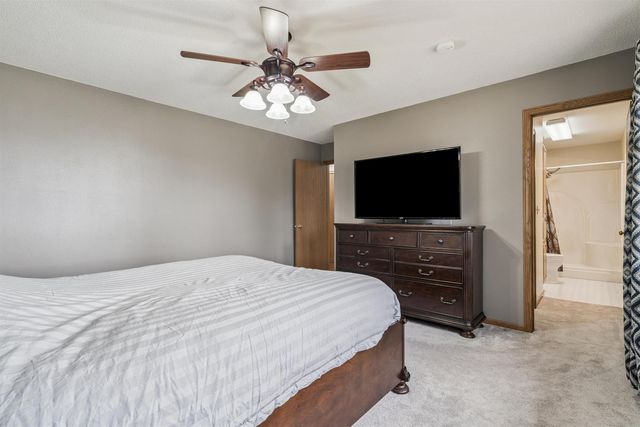 929 Barnett Drive, Cedar Falls, IA 50613