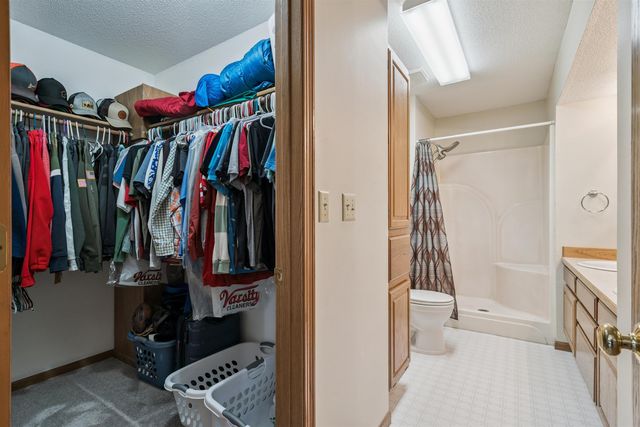 929 Barnett Drive, Cedar Falls, IA 50613