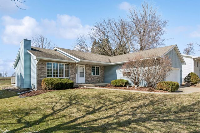 929 Barnett Drive, Cedar Falls, IA 50613