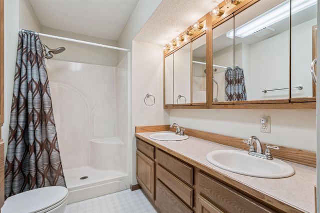 929 Barnett Drive, Cedar Falls, IA 50613