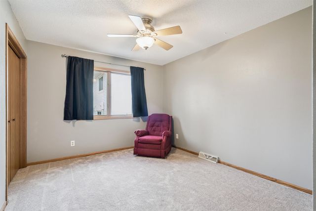 929 Barnett Drive, Cedar Falls, IA 50613