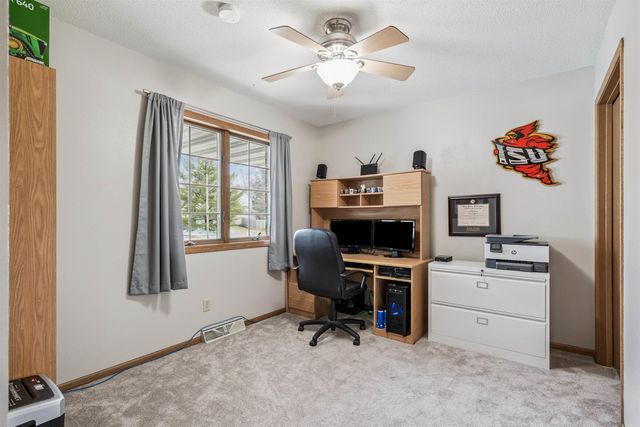 929 Barnett Drive, Cedar Falls, IA 50613