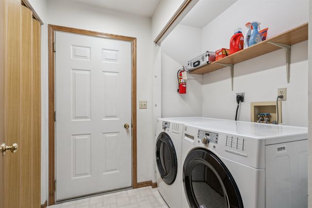 929 Barnett Drive, Cedar Falls, IA 50613