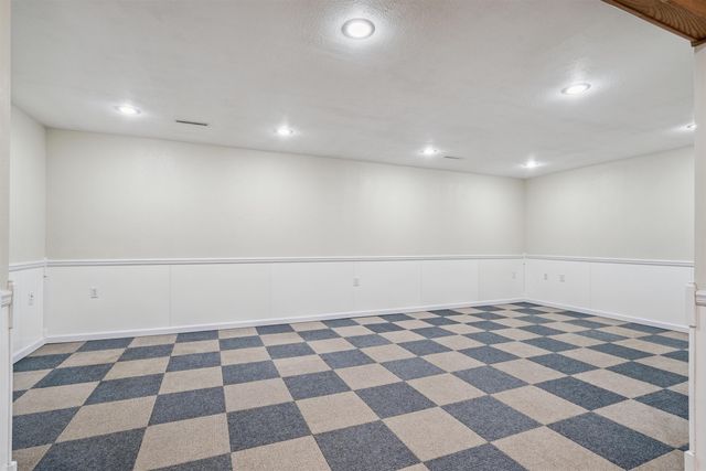 929 Barnett Drive, Cedar Falls, IA 50613