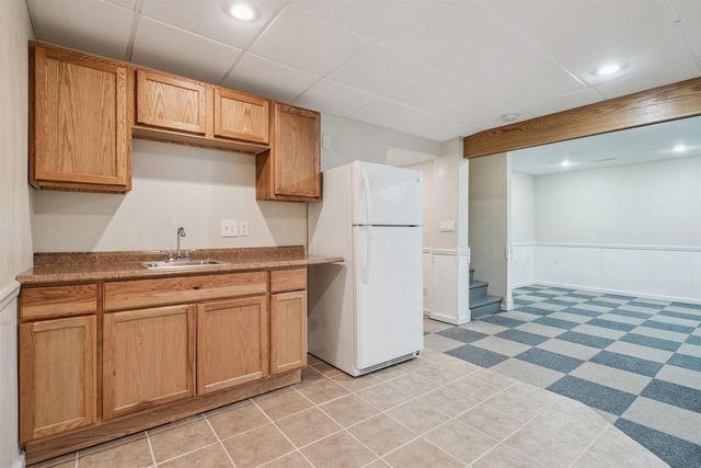 929 Barnett Drive, Cedar Falls, IA 50613