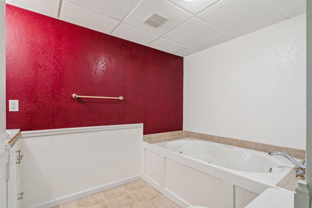 929 Barnett Drive, Cedar Falls, IA 50613