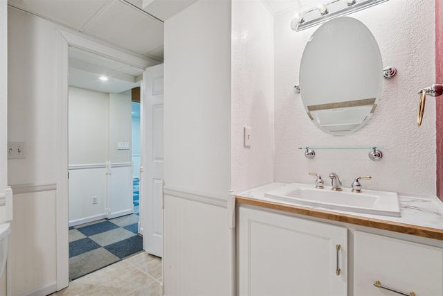 929 Barnett Drive, Cedar Falls, IA 50613