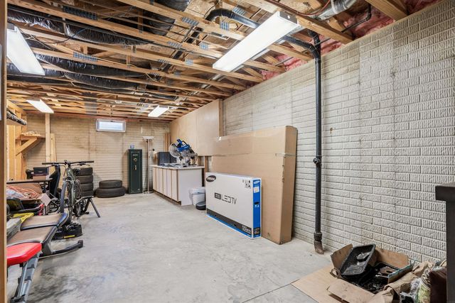 929 Barnett Drive, Cedar Falls, IA 50613