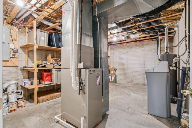 929 Barnett Drive, Cedar Falls, IA 50613