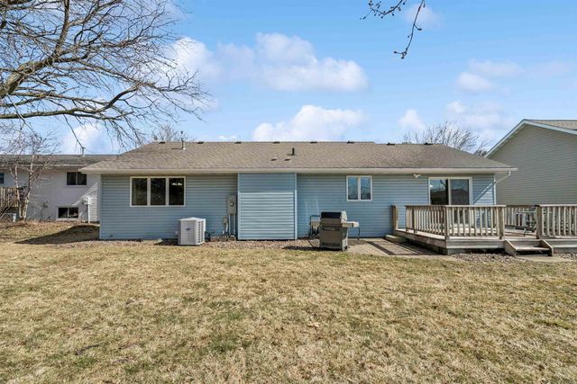 929 Barnett Drive, Cedar Falls, IA 50613